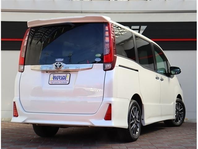 TOYOTA NOAH 2017 Image 31