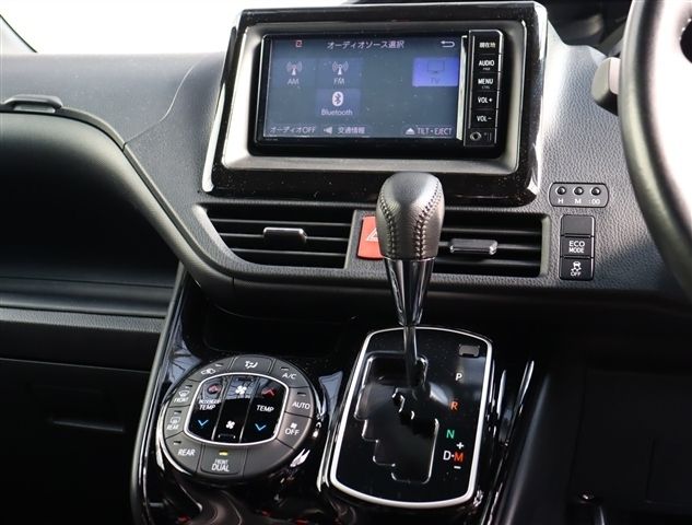 TOYOTA NOAH 2017 Image 31