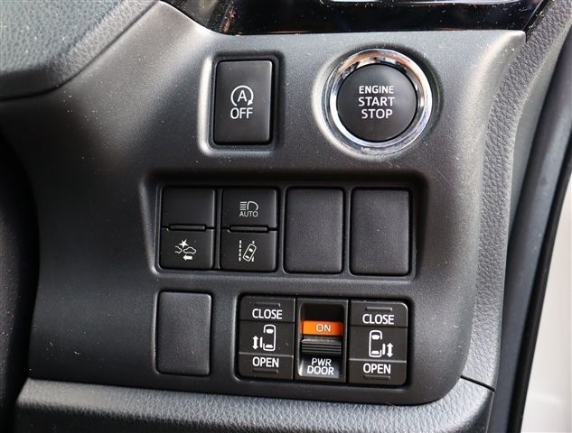 TOYOTA NOAH 2017 Image 31