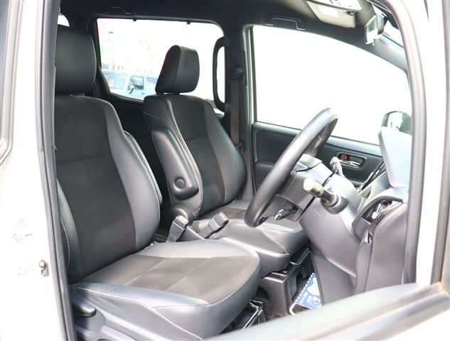 TOYOTA NOAH 2017 Image 31