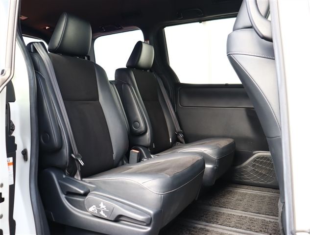 TOYOTA NOAH 2017 Image 31