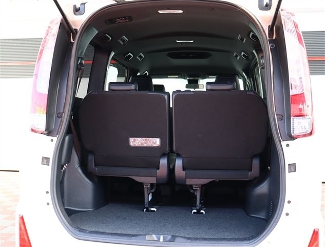 TOYOTA NOAH 2017 Image 31