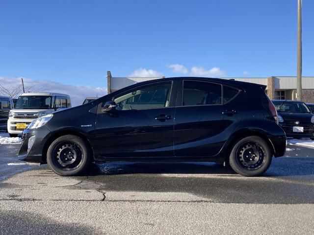 TOYOTA AQUA 2017 Image 31