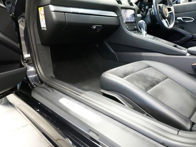 PORSCHE 718CAYMAN 2018 Image 31