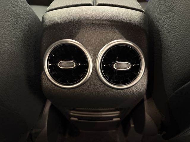 MERCEDES BENZ GLA CL 2025 Image 31