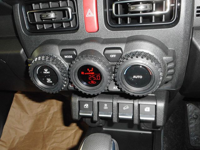 SUZUKI JIMNY NOMADE 2025 Image 31