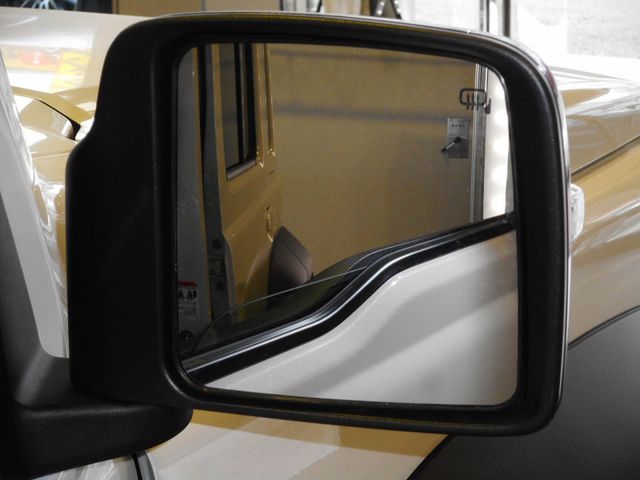 SUZUKI JIMNY NOMADE 2025 Image 31