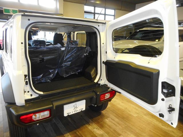 SUZUKI JIMNY NOMADE 2025 Image 31