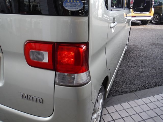 DAIHATSU TANTO 2012 Image 31
