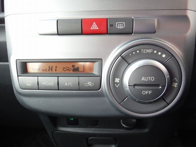 DAIHATSU TANTO 2012 Image 31