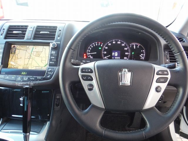 TOYOTA CROWN SEDAN 2010 Image 31