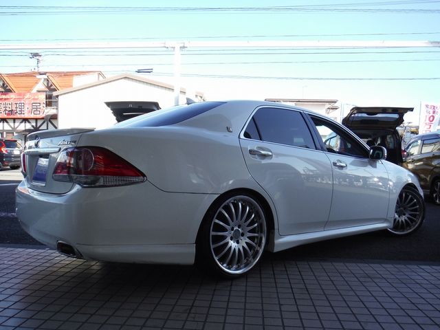 TOYOTA CROWN SEDAN 2010 Image 31