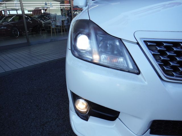 TOYOTA CROWN SEDAN 2010 Image 31