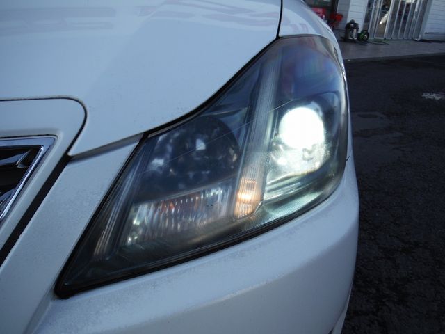 TOYOTA CROWN SEDAN 2010 Image 31