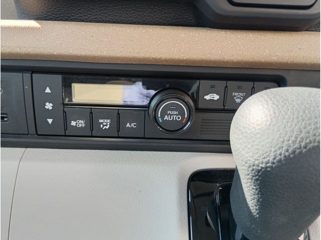 HONDA N BOX 2024 Image 31