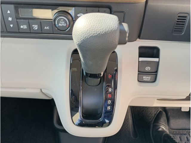 HONDA N BOX 2024 Image 31