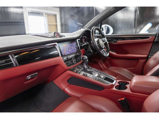 PORSCHE MACAN 2019 Image 31