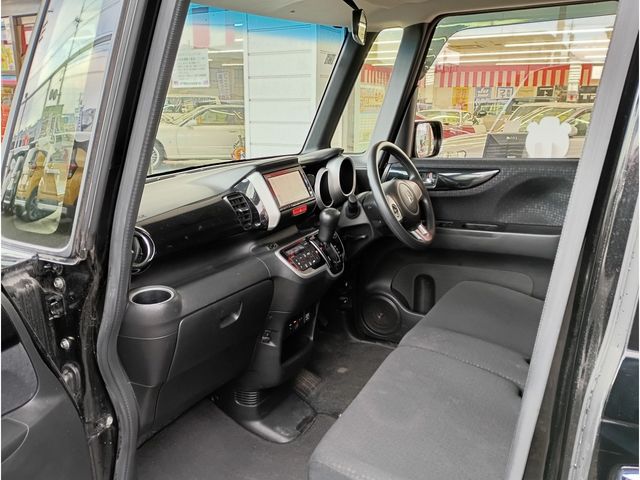 HONDA N BOX CUSTOM 2017 Image 31