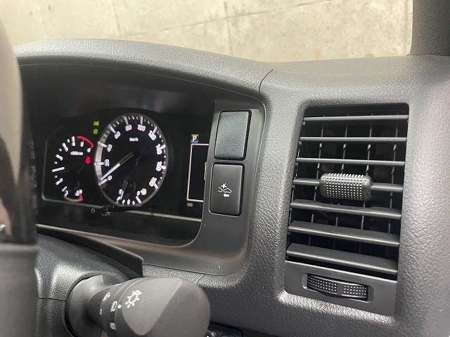 TOYOTA HIACE VAN 2WD 2026 Image 31