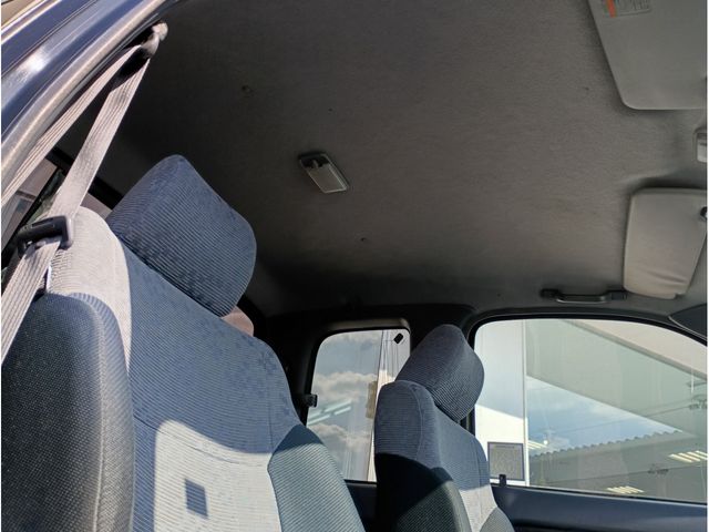 TOYOTA HILUX 2WD 2002 Image 31