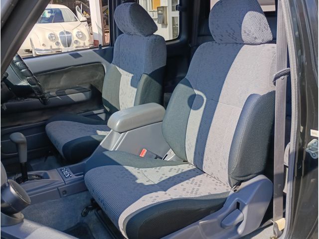 TOYOTA HILUX 2WD 2002 Image 31