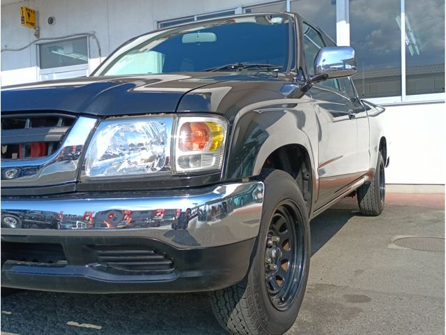 TOYOTA HILUX 2WD 2002 Image 31