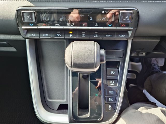 TOYOTA NOAH HYBRID 2024 Image 31