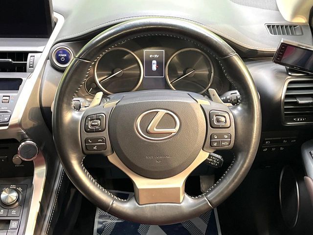 TOYOTA LEXUS NX300H 2018 Image 31