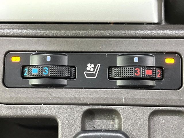 TOYOTA LANDCRUISER PRADO 2022 Image 31