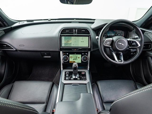 JAGUAR XESERIES 2021 Image 31