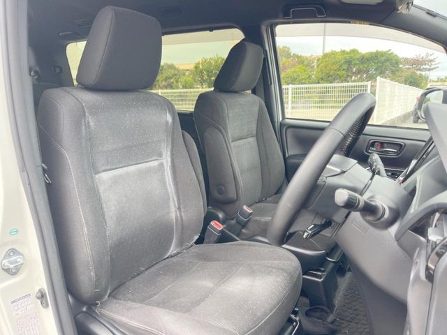 TOYOTA NOAH 2018 Image 31