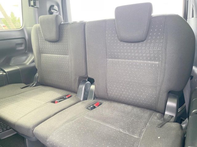 TOYOTA NOAH 2018 Image 31