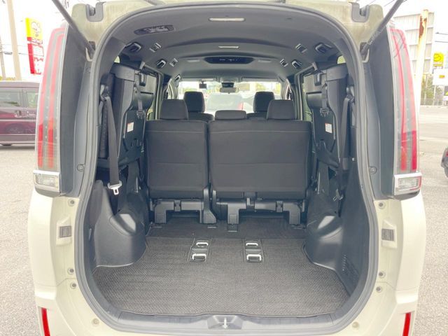 TOYOTA NOAH 2018 Image 31