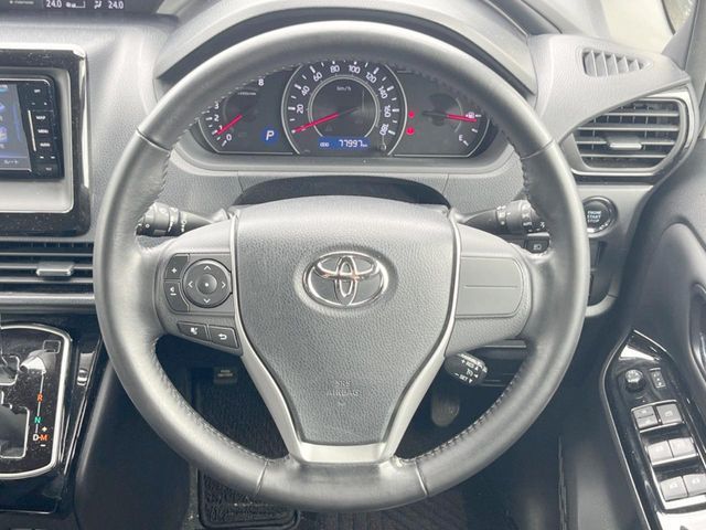 TOYOTA NOAH 2018 Image 31