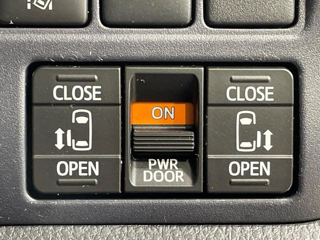 TOYOTA NOAH 2016 Image 31