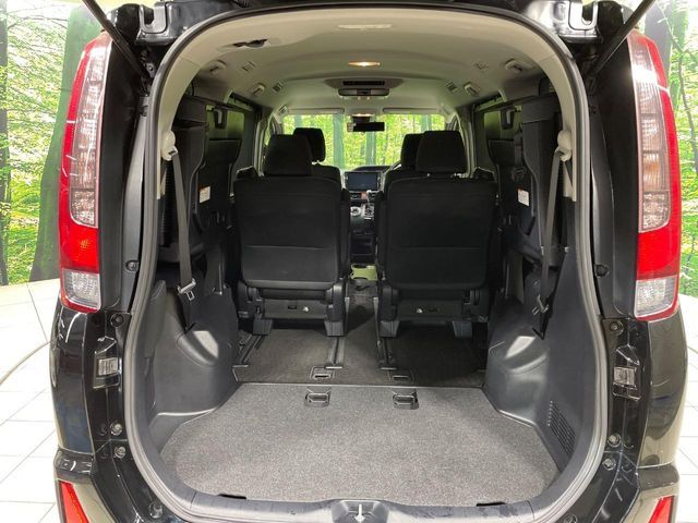 TOYOTA NOAH 2016 Image 31