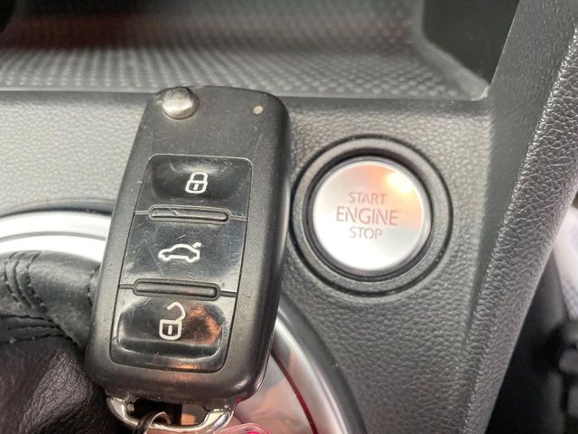 VOLKSWAGEN THE BEETL 2016 Image 31