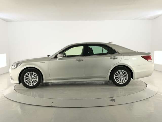 TOYOTA CROWN SEDAN HYBRID 2017 Image 31