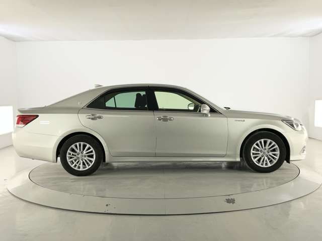 TOYOTA CROWN SEDAN HYBRID 2017 Image 31