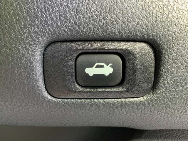 TOYOTA CROWN SEDAN HYBRID 2017 Image 31