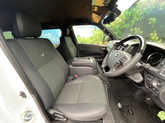 TOYOTA HIACE VAN 2WD 2025 Image 31