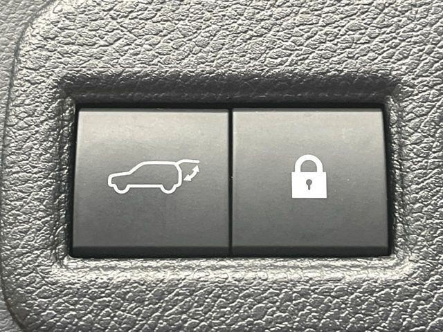 TOYOTA LEXUS NX300H 2017 Image 31