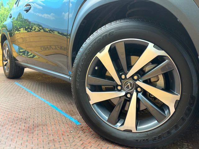 TOYOTA LEXUS NX300 2019 Image 31