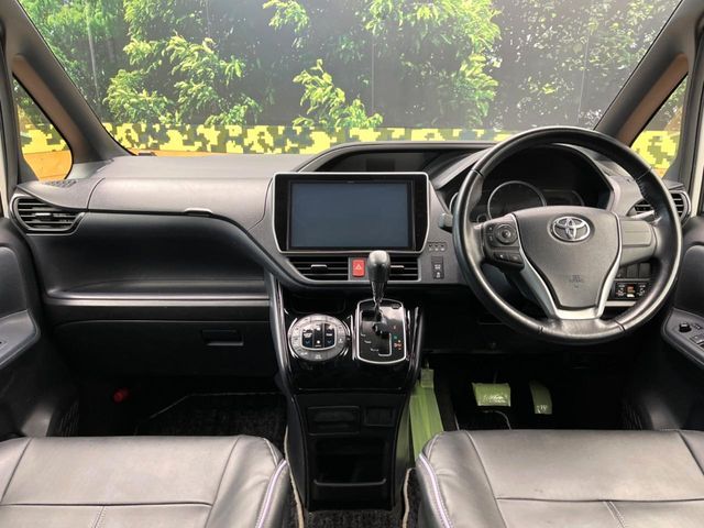 TOYOTA VOXY 2017 Image 31