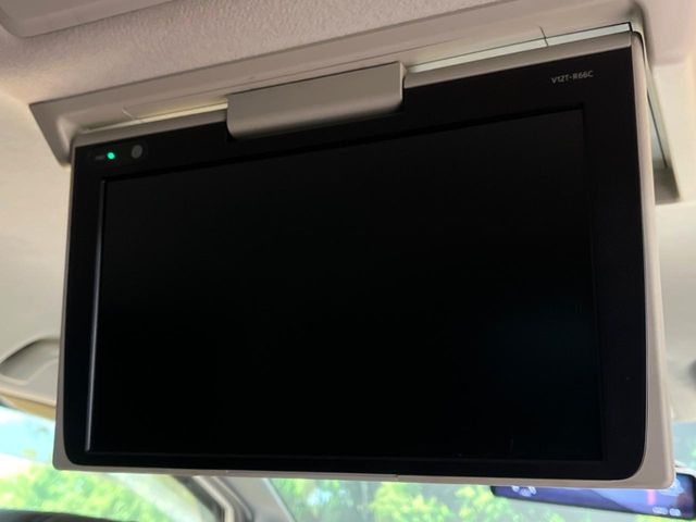 TOYOTA VOXY 2017 Image 31