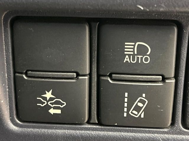 TOYOTA VOXY 2017 Image 31