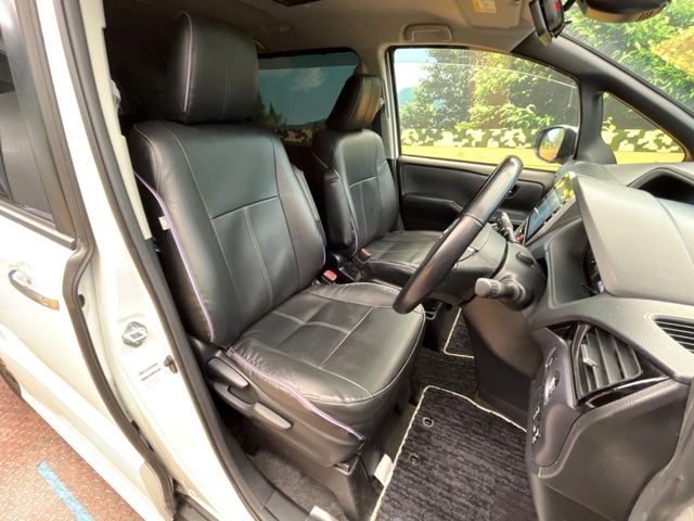 TOYOTA VOXY 2017 Image 31