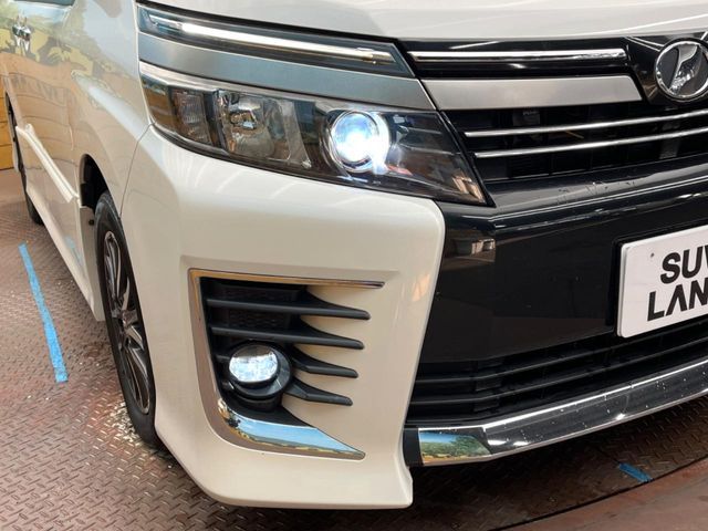 TOYOTA VOXY 2017 Image 31