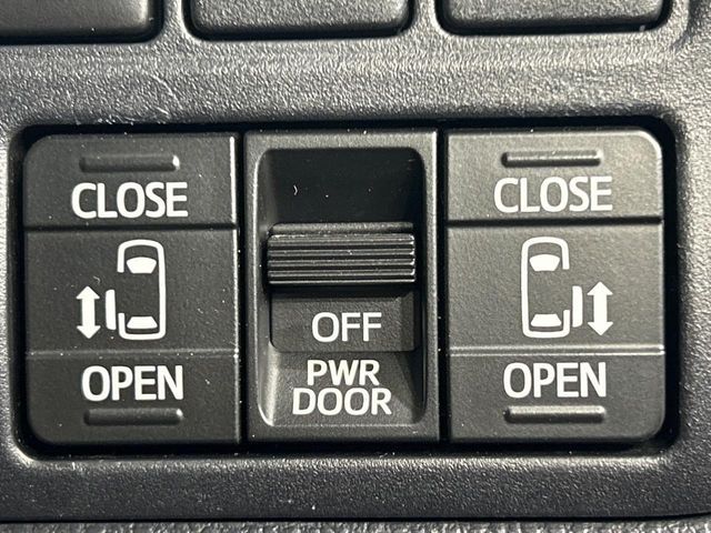 TOYOTA VOXY 2018 Image 31