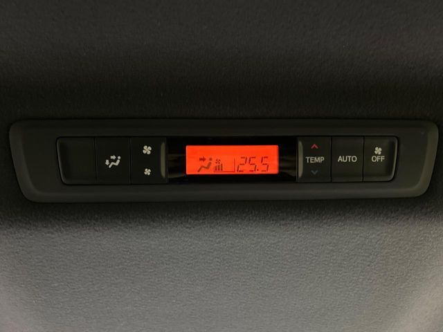 TOYOTA VOXY 2018 Image 31